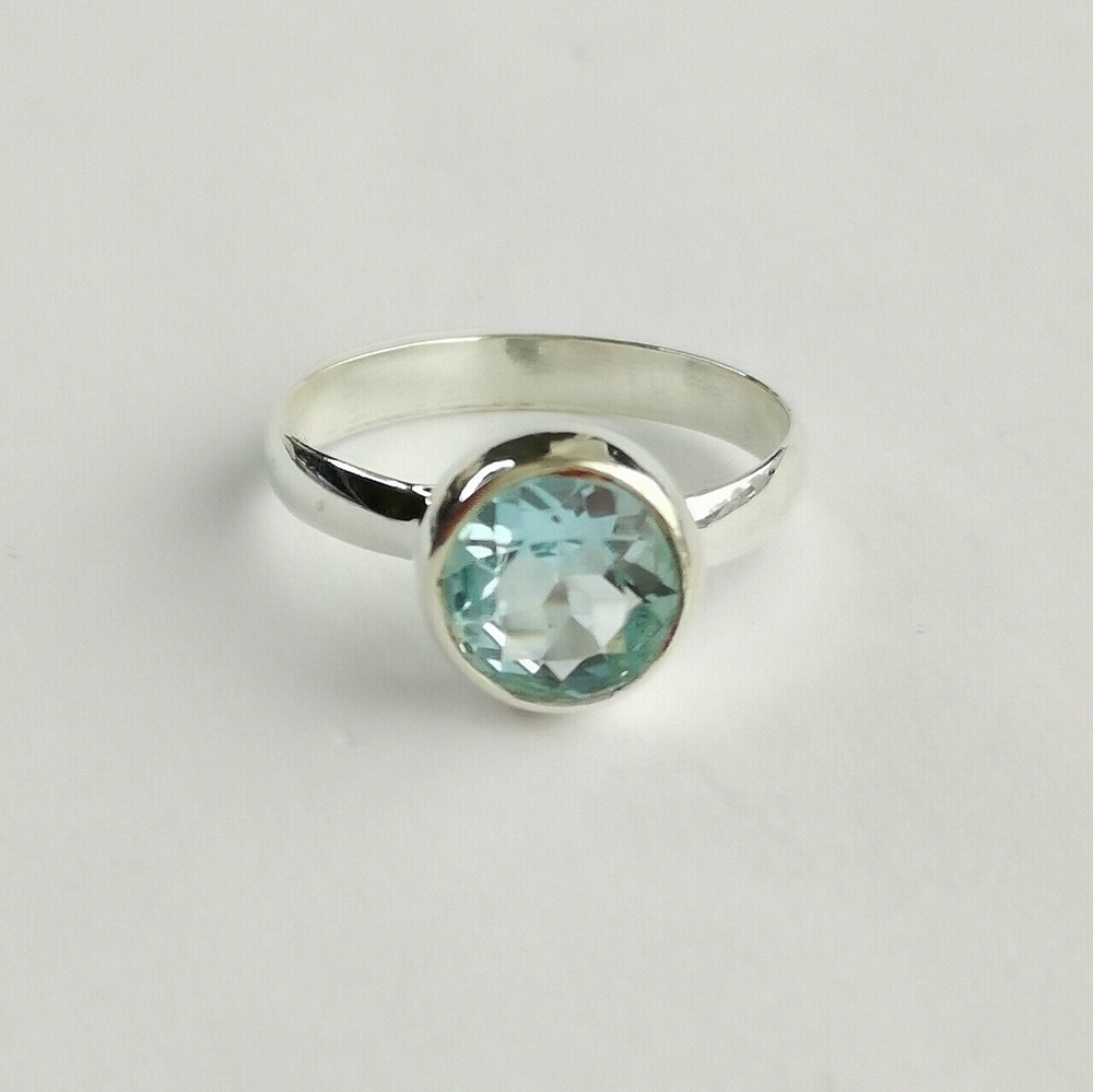Sky Blue Topaz Ring in Sterling Silver size 8 ๐